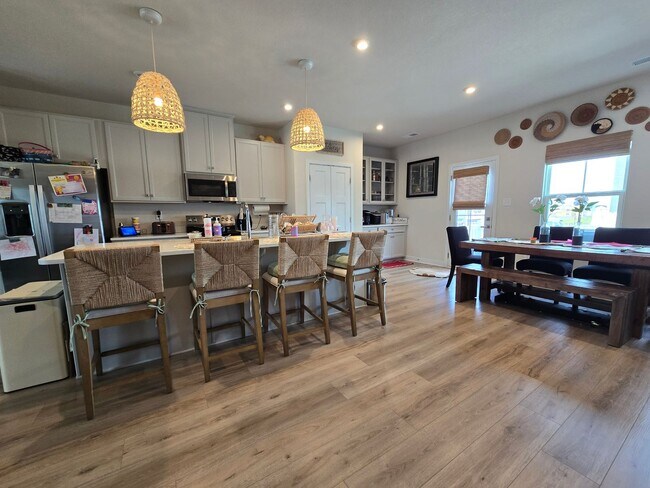 Building Photo - 4 Bed, 3.5 Bath Townhome Located just minutes from the VA/NC Line