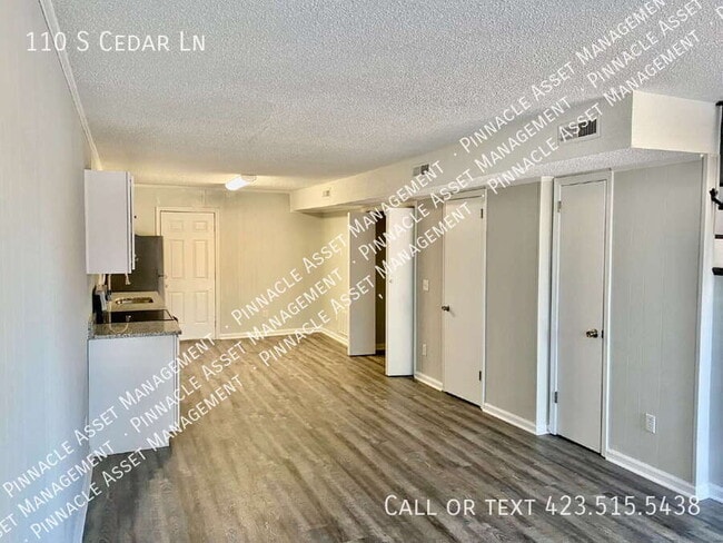 Building Photo - 110 S Cedar Ln