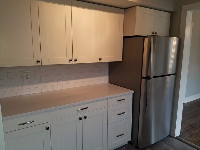 Building Photo - 643 E Meyer Blvd