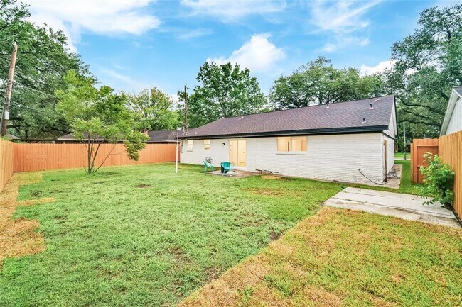 Building Photo - 9714 Blankenship Dr