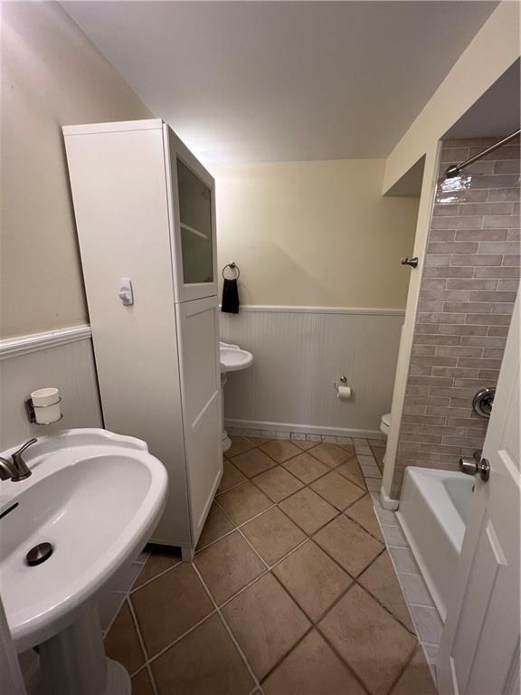 Building Photo - 6851 Roswell Rd