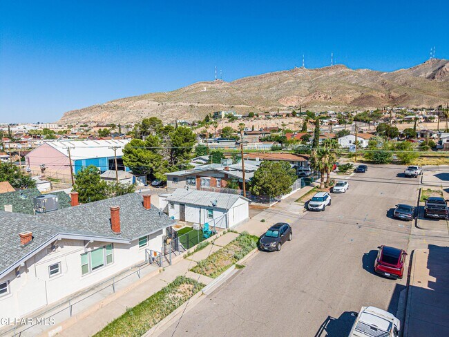 Building Photo - 2729 Pershing Dr