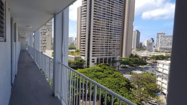 Building Photo - 3 Bedroom / 1.5 Bath in Honolulu