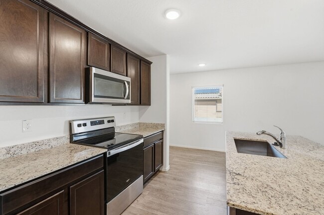 Building Photo - 4bedroom 2 bath single family home!