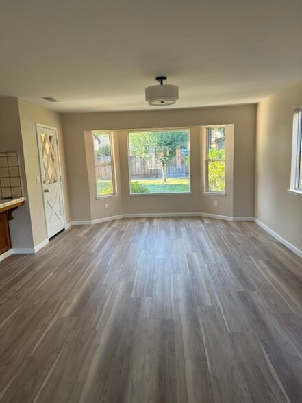 Building Photo - 2141 Arbor Way
