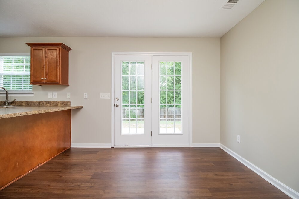 Building Photo - 159 Lyndhurst Dr