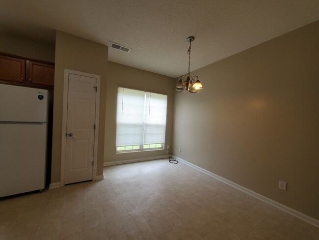 Building Photo - ACCEPTS SECTION 8 Open House on 10/02/25 @...