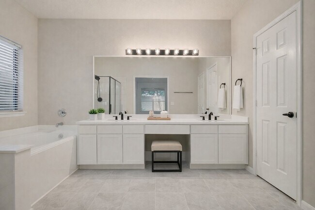 Building Photo - 18422 Auburn Woods Dr