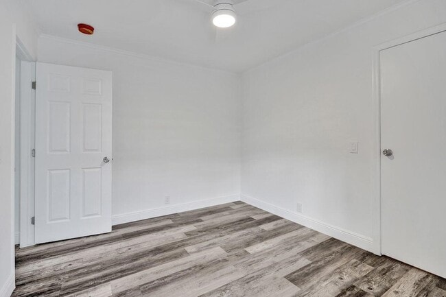 Building Photo - 229 SW 1st Ave