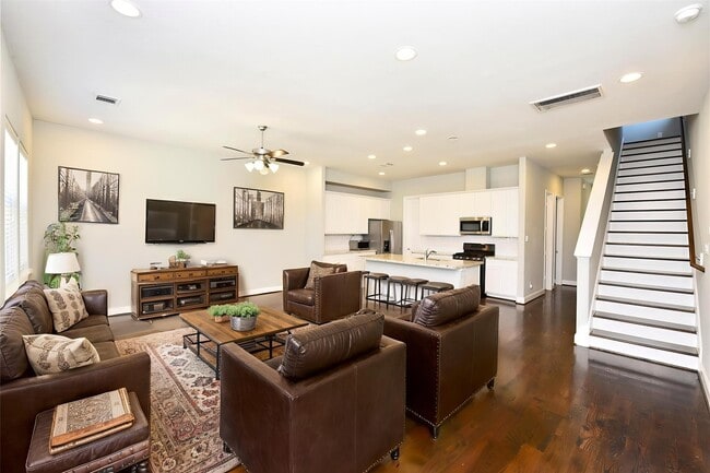 Building Photo - 5502 Camaguey St