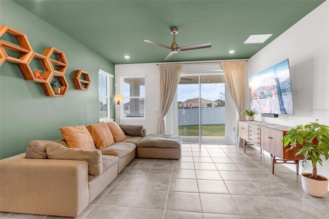 Building Photo - 2019 Sunshine Peak Dr