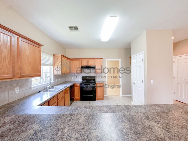 Building Photo - 5925 SE 69th St