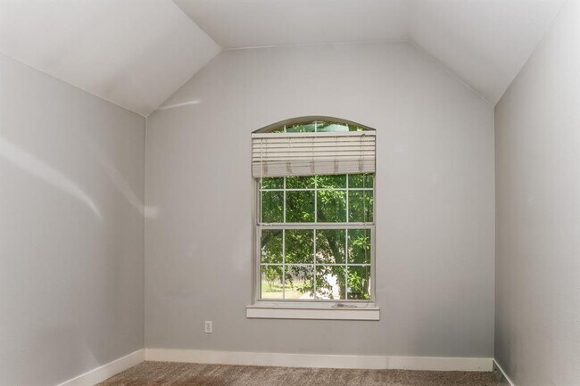 Building Photo - 3006 Covington Pl