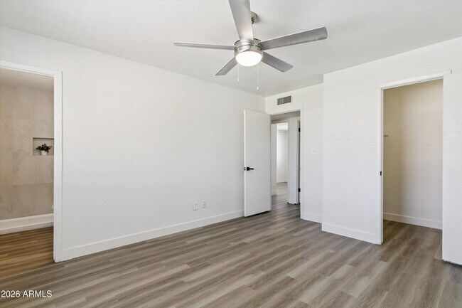 Building Photo - 3020 W Hartford Dr