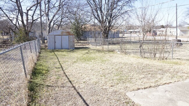 Building Photo - 912-912 Williamson Dr