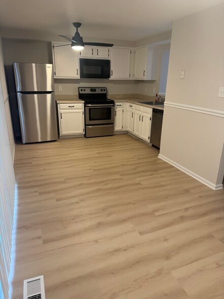 Building Photo - 15125 Arum Pl