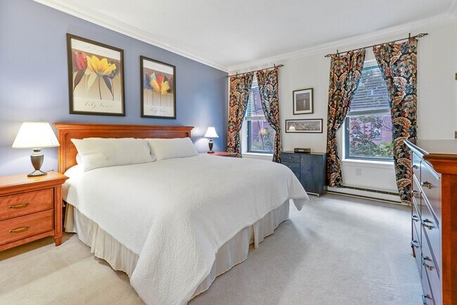 Building Photo - 237 W Newton St