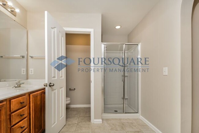 Building Photo - Townhome | 3rd Floor Bonus Room | Fenced Y...