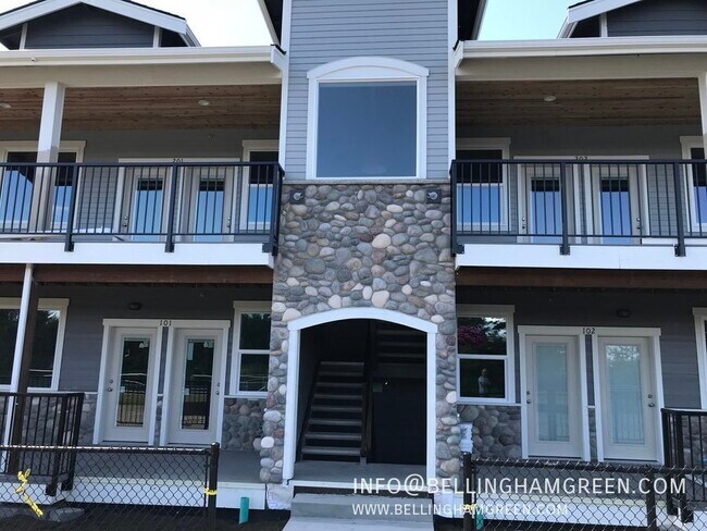 Building Photo - 2002 Cherry St