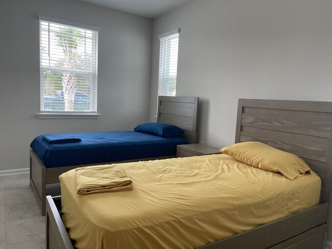 Building Photo - 166 Modesto Dr