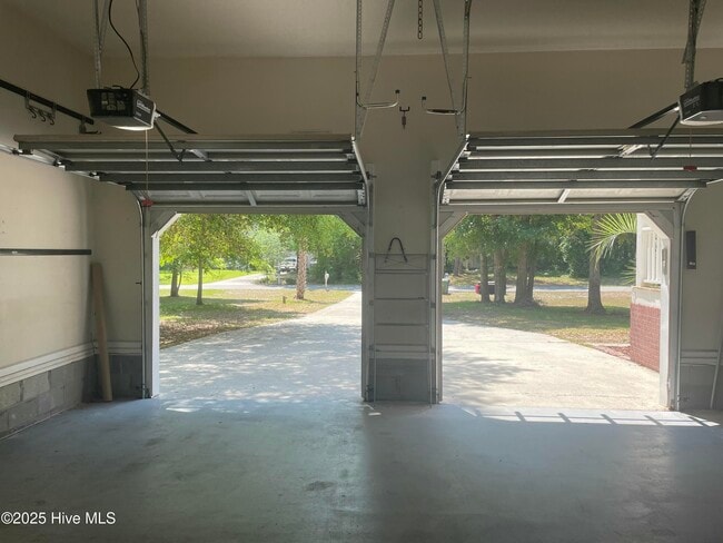 Building Photo - 151 Bayshore Dr