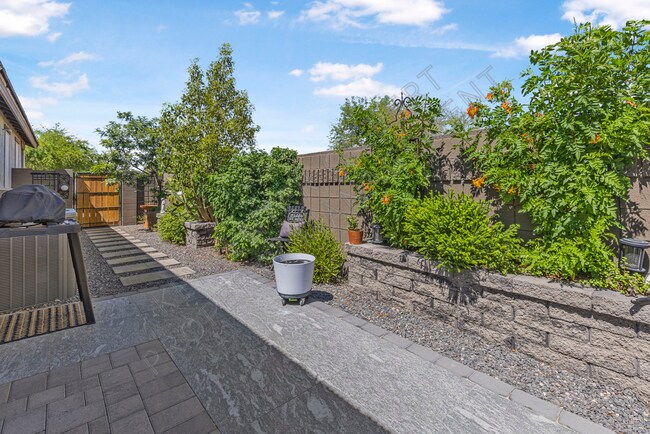 Building Photo - 1341 E Springfield Pl