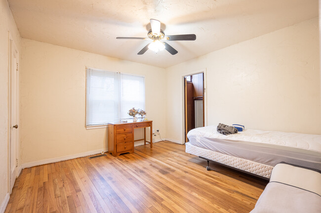 Bedroom 2 - 2123 W Sherwood Ave