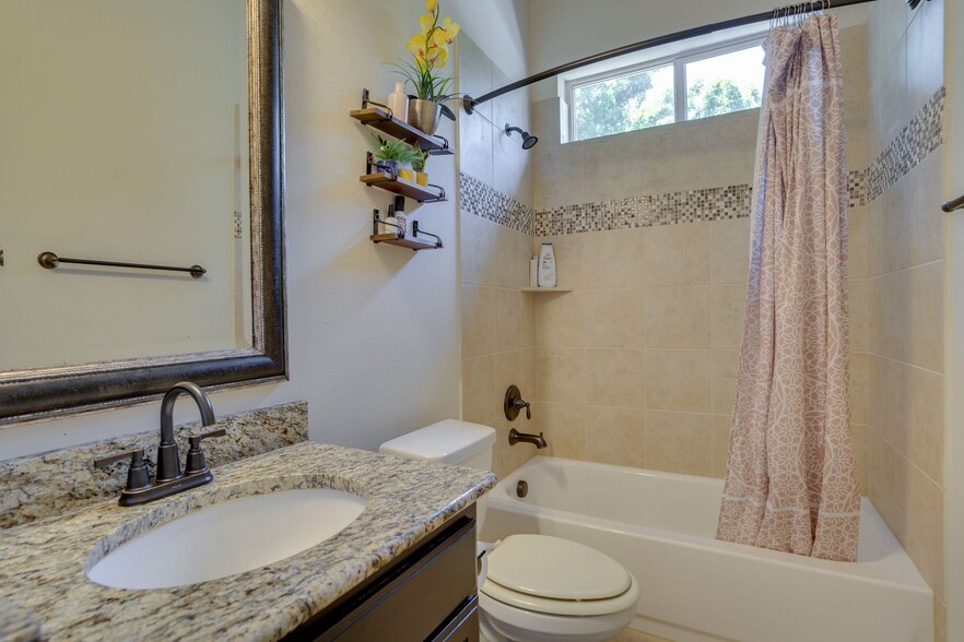 Building Photo - 1604 Woodrose Ct