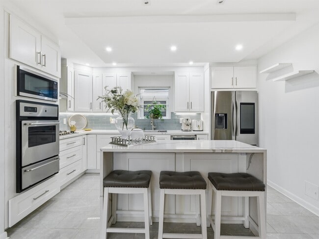 Building Photo - 6507 Madison St