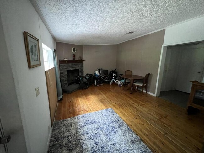 Building Photo - 5135 N Western Dr