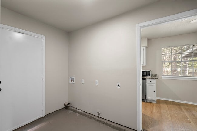 Building Photo - 13335 Ambrose St