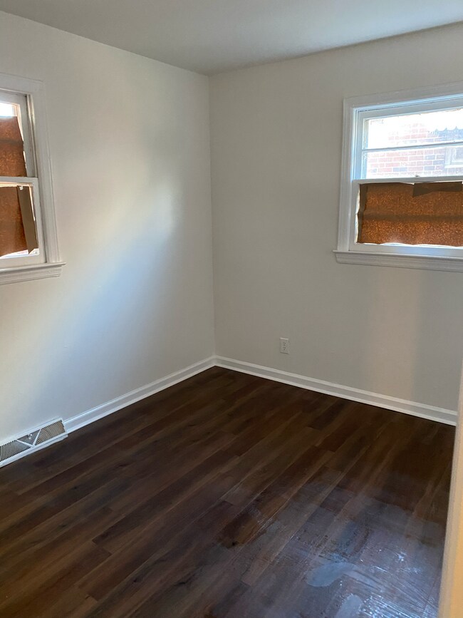 Building Photo - 2117