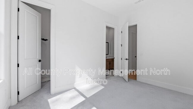 Building Photo - 298 Tillman Pass