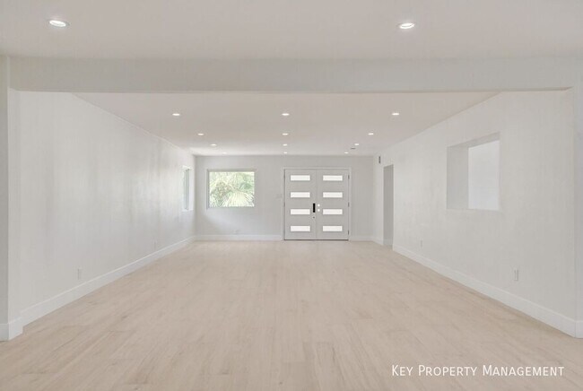 Building Photo - 3962 Euclid St