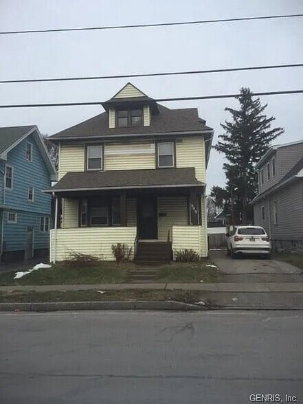 Building Photo - 800 Ave D