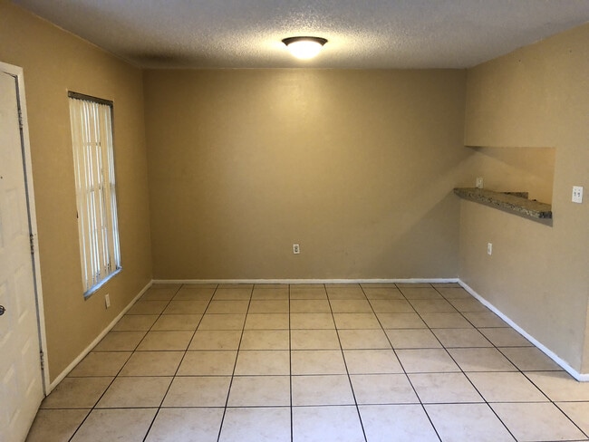 Building Photo - 3bed/2bath off 42nd st by USF! Only $1580/...