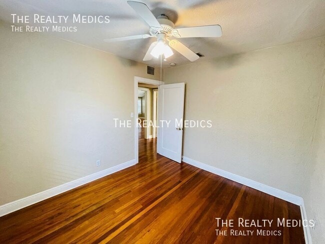 Building Photo - 1332 W Princeton St