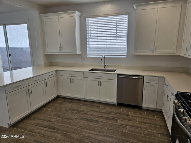 Building Photo - 3357 S Primrose