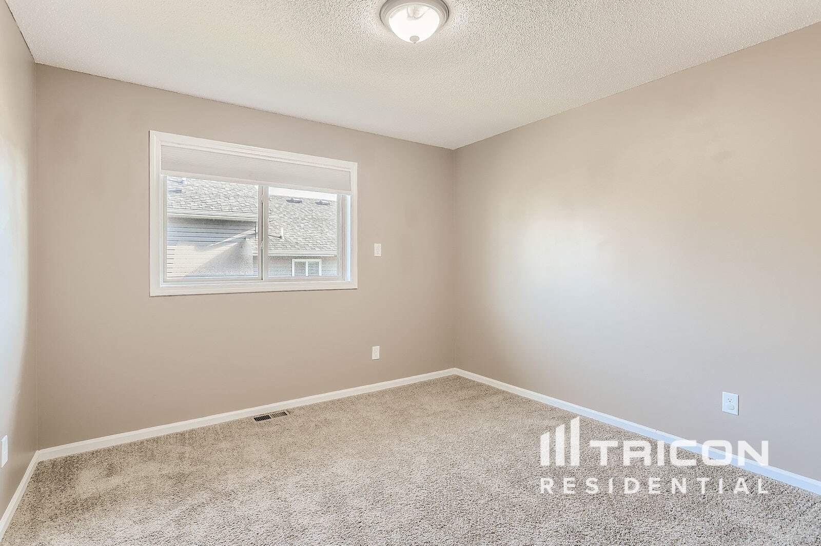 Building Photo - 9348 Golden Pond Ln N