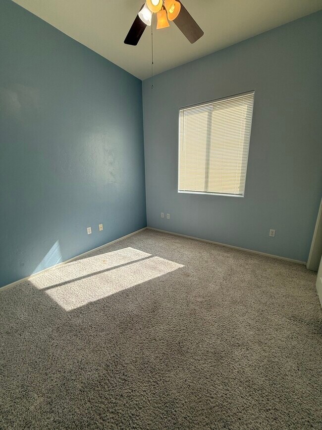 Building Photo - House For Rent