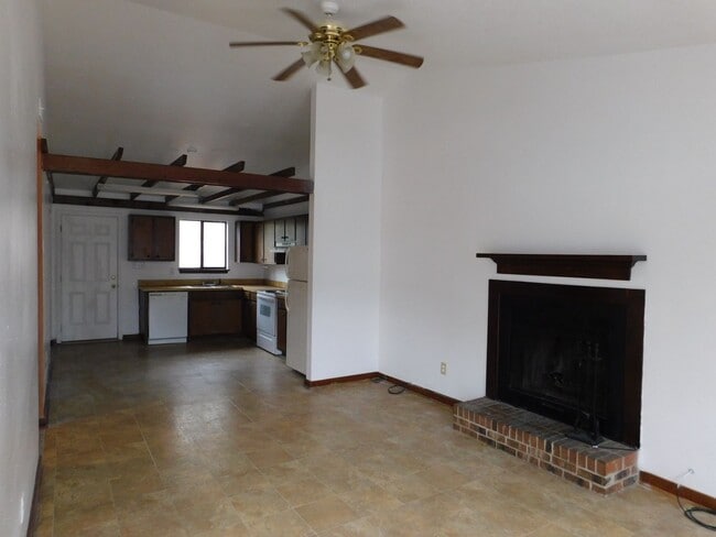 Building Photo - Duplex in Havelock close to Cherry Point