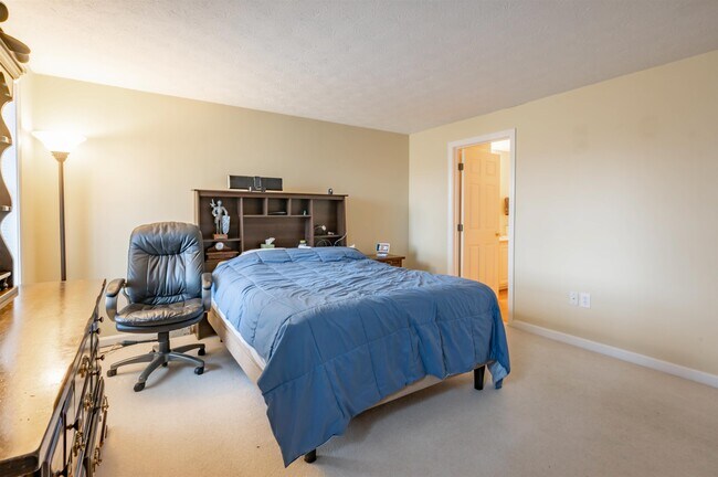 Building Photo - 4 Myopia Ln