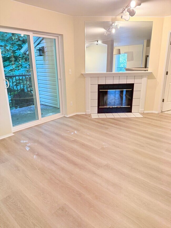 Building Photo - Top-Floor Living in Issaquah!
