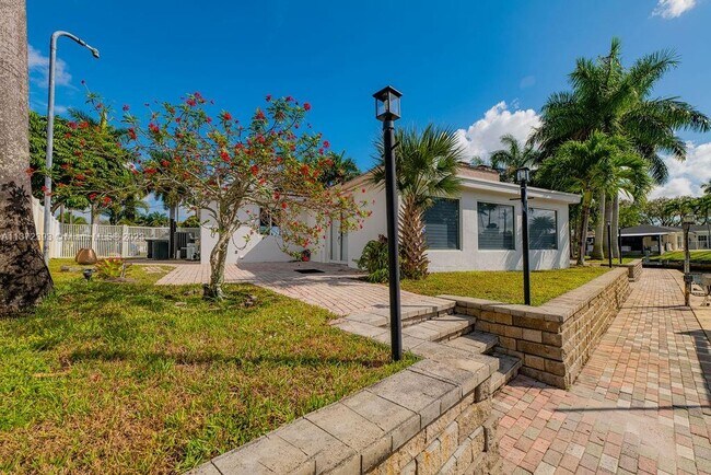 Building Photo - 5780 SW 18th St