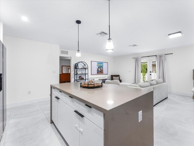 Building Photo - 2848 NW 9th Pl