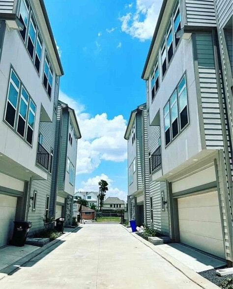 Building Photo - 5823 Fairdale Ln