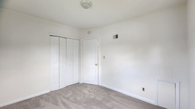 Building Photo - Duplex Close to Shirlington