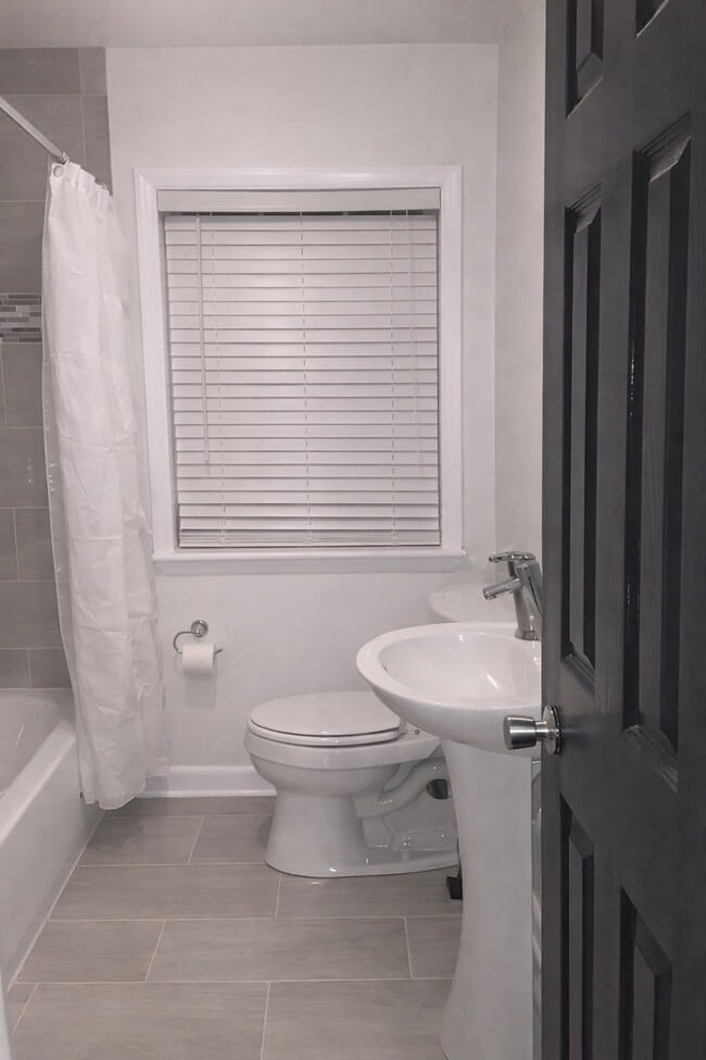 Building Photo - 734 Burgess Ave