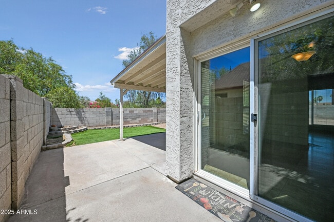 Building Photo - 1022 W Estrella Dr