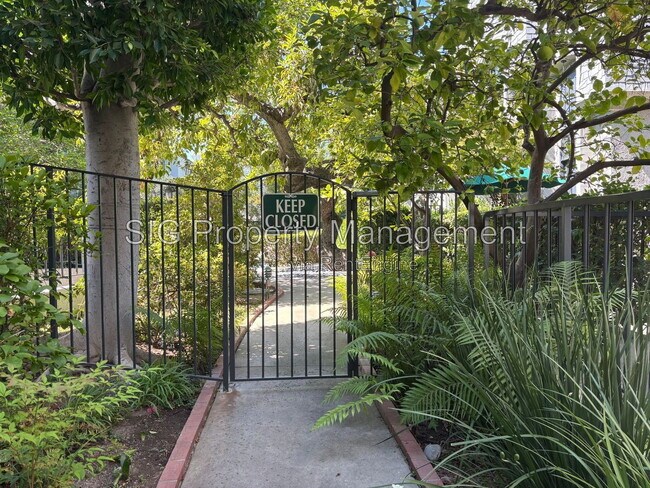 Building Photo - 352 S Orange Grove Blvd